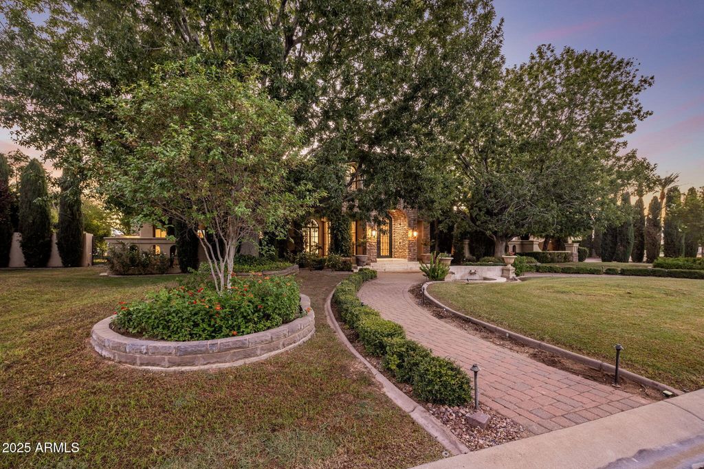 Image 60 of property listing at 9547 N 55TH Street, Paradise Valley, AZ 85253