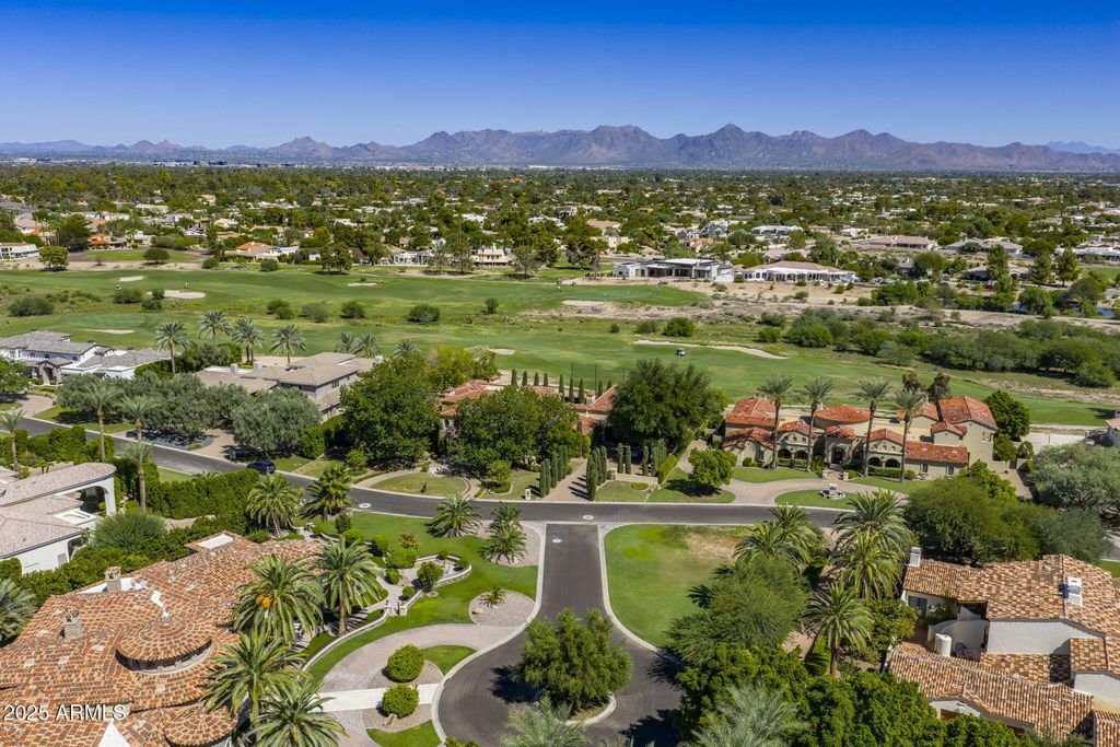 Image 7 of property listing at 9547 N 55TH Street, Paradise Valley, AZ 85253