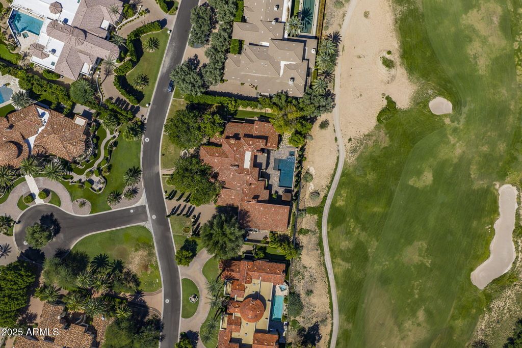 Image 8 of property listing at 9547 N 55TH Street, Paradise Valley, AZ 85253