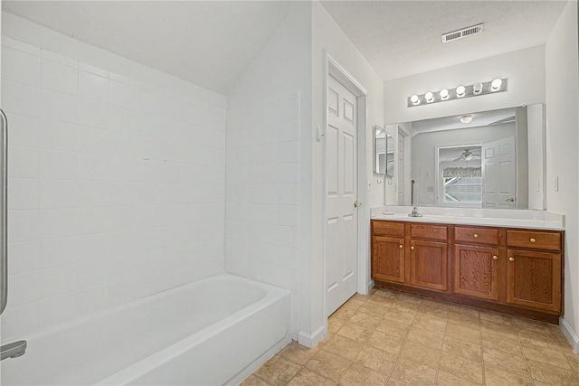 4694 Cobblestone Drive, Tipp City, OH 45371