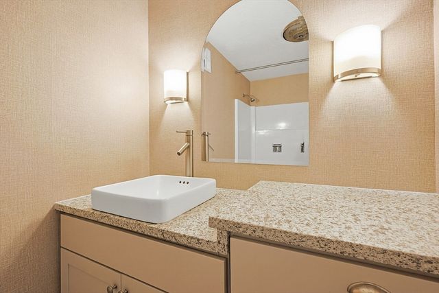 55 Will Dr 152, Canton, MA 02021