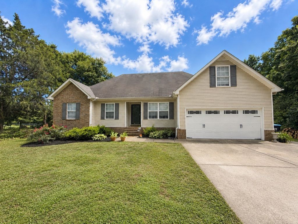 2509 Vanlawn Ln, Christiana, TN 37037