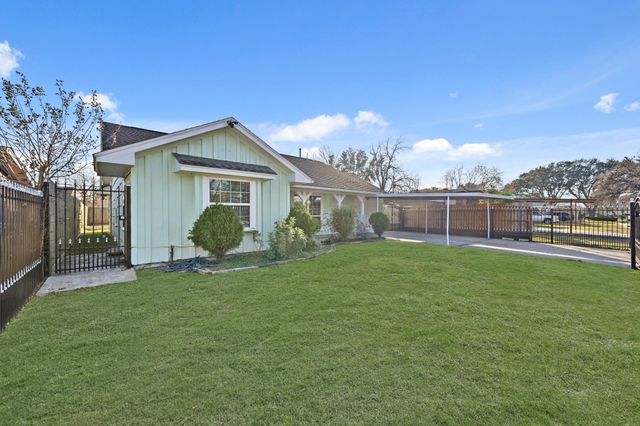 642 Arvana Street, Houston, TX 77034