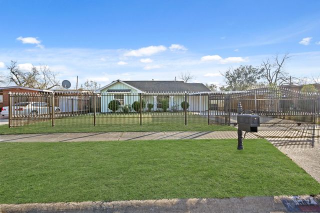 642 Arvana Street, Houston, TX 77034