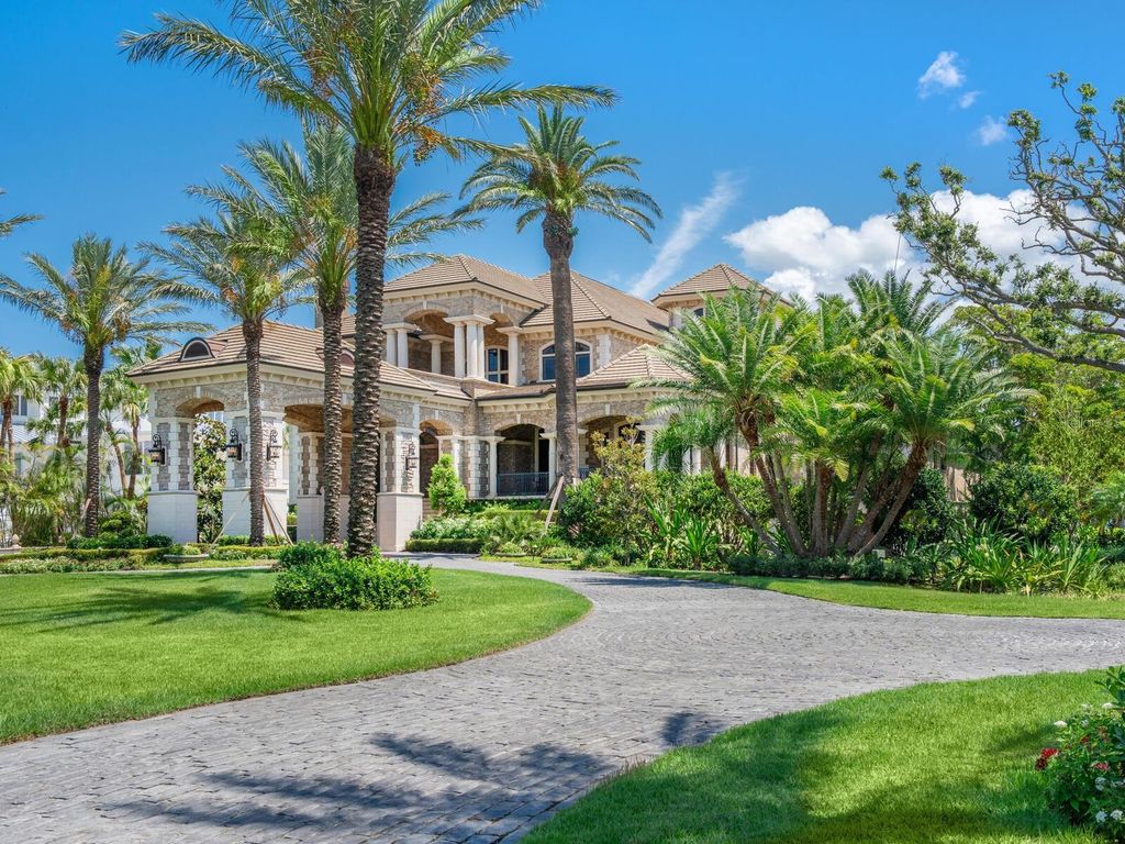 Image 13 of property listing at 1423 HILLVIEW DRIVE, Sarasota, FL 34239