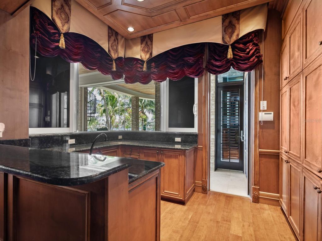 Image 32 of property listing at 1423 HILLVIEW DRIVE, Sarasota, FL 34239