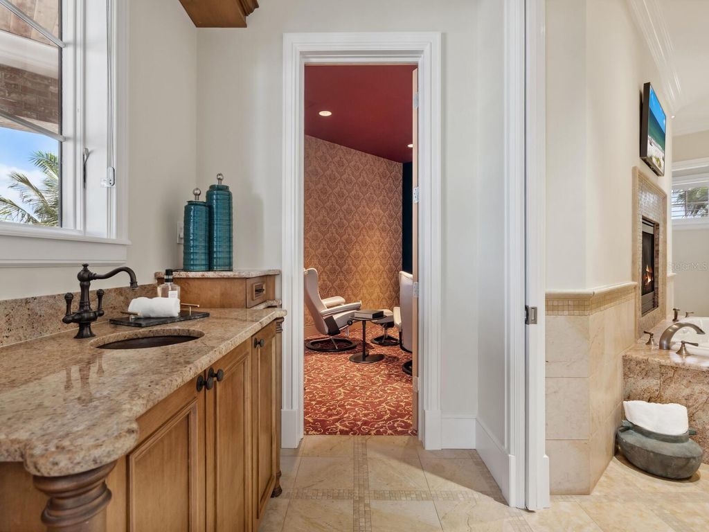 Image 37 of property listing at 1423 HILLVIEW DRIVE, Sarasota, FL 34239