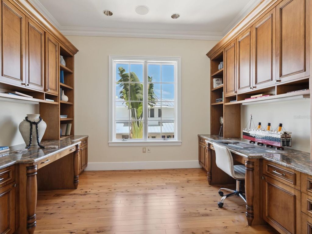 Image 48 of property listing at 1423 HILLVIEW DRIVE, Sarasota, FL 34239