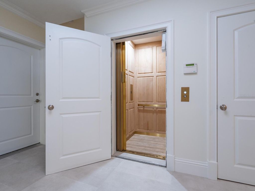 Image 54 of property listing at 1423 HILLVIEW DRIVE, Sarasota, FL 34239