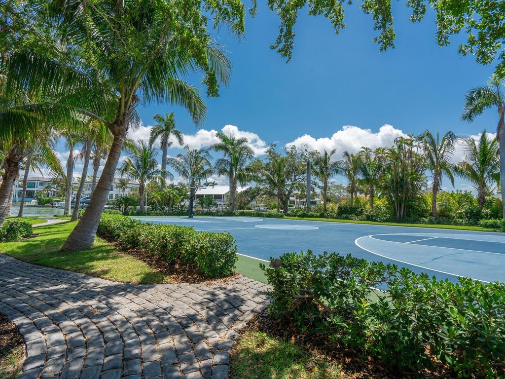 Image 62 of property listing at 1423 HILLVIEW DRIVE, Sarasota, FL 34239