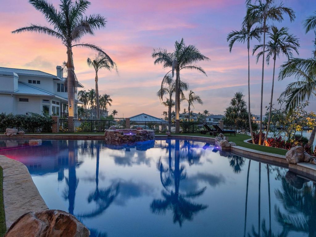 Image 71 of property listing at 1423 HILLVIEW DRIVE, Sarasota, FL 34239