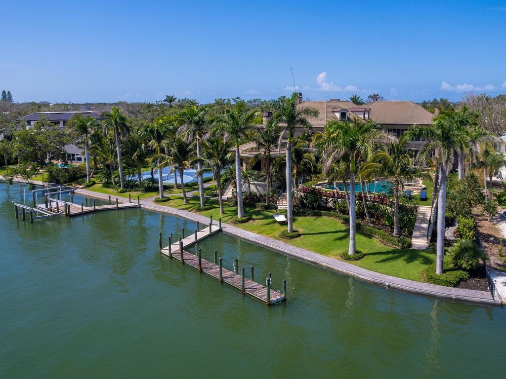 Image 74 of property listing at 1423 HILLVIEW DRIVE, Sarasota, FL 34239