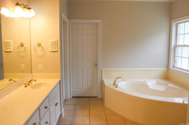 706 Pin Oak Drive, Searcy, AR 72143