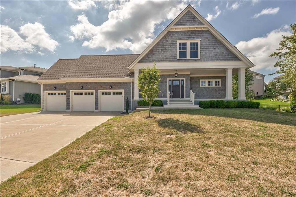 9742 Shady Bend Circle, Lenexa, KS 66227