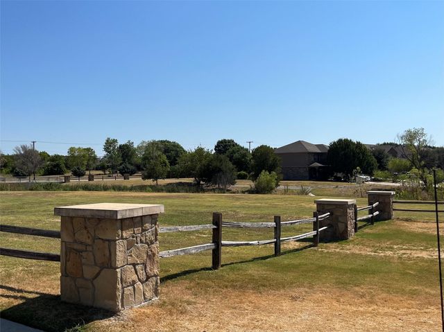 2929 Spotted Fawn Drive, Fort Worth, TX 76108