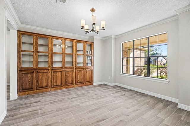 107 Sandalwood Drive, Lake Jackson, TX 77566