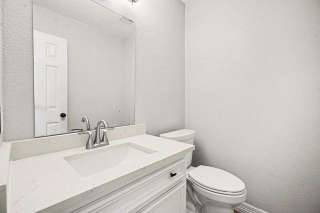 107 Sandalwood Drive, Lake Jackson, TX 77566