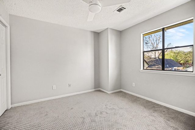 107 Sandalwood Drive, Lake Jackson, TX 77566