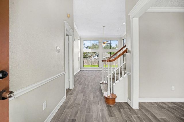 107 Sandalwood Drive, Lake Jackson, TX 77566