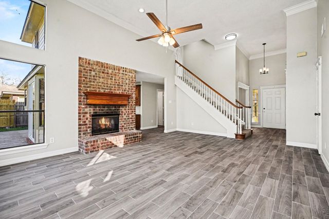 107 Sandalwood Drive, Lake Jackson, TX 77566