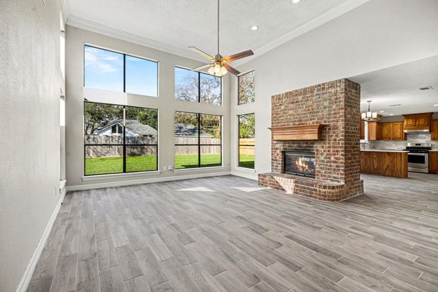 107 Sandalwood Drive, Lake Jackson, TX 77566