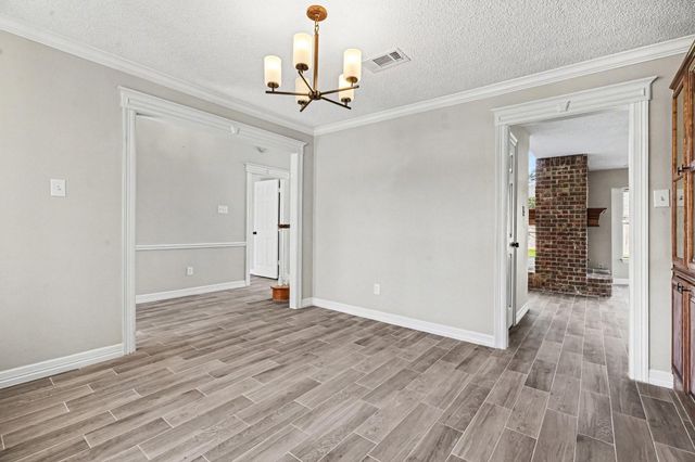 107 Sandalwood Drive, Lake Jackson, TX 77566