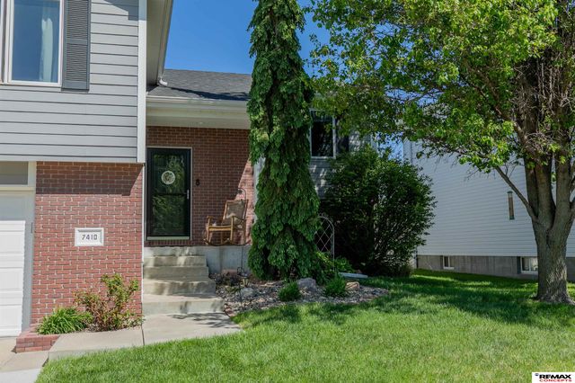 7410 Helen Witt Drive, Lincoln, NE 68512