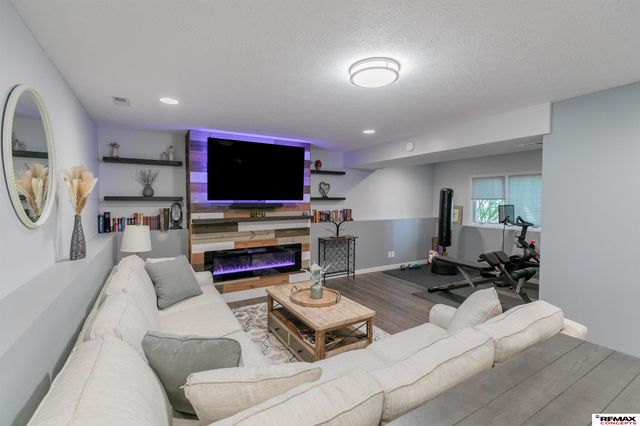 7410 Helen Witt Drive, Lincoln, NE 68512