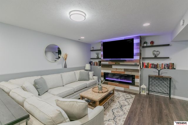 7410 Helen Witt Drive, Lincoln, NE 68512