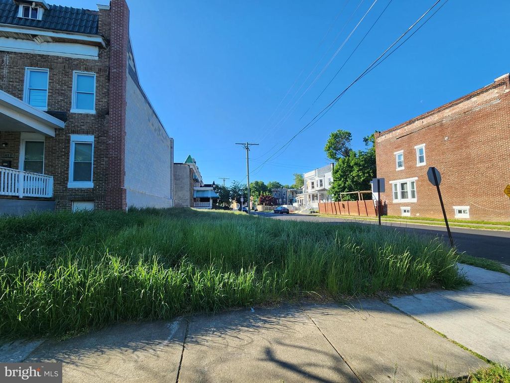 Image 1 of property listing at 3825 FAIRVIEW AVE, Baltimore, MD 21216