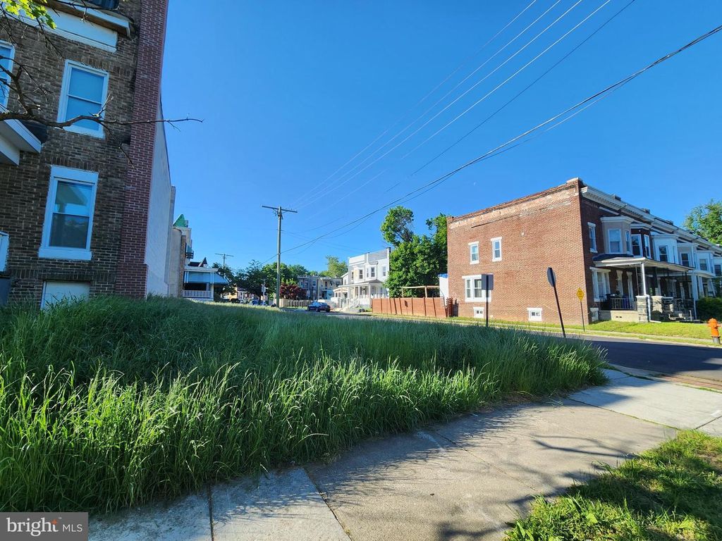 Image 2 of property listing at 3825 FAIRVIEW AVE, Baltimore, MD 21216