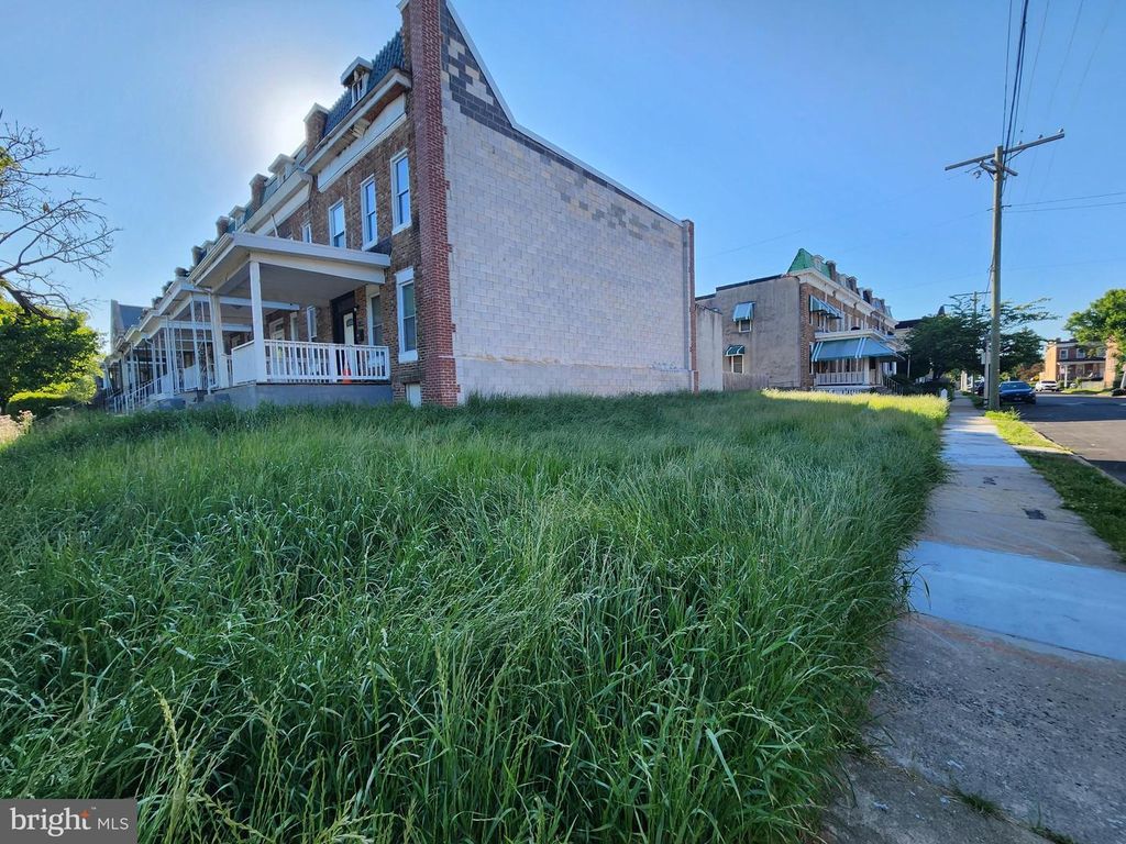 Image 3 of property listing at 3825 FAIRVIEW AVE, Baltimore, MD 21216