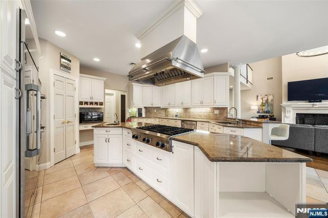 53 Kristin Place, Old Tappan, NJ 07675