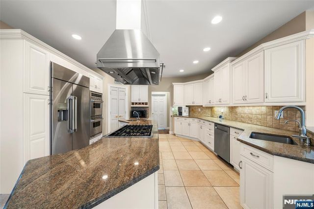 53 Kristin Place, Old Tappan, NJ 07675