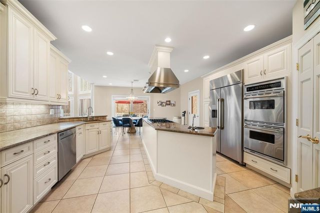 53 Kristin Place, Old Tappan, NJ 07675