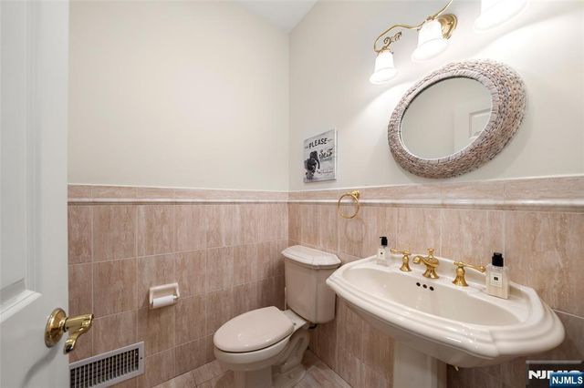 53 Kristin Place, Old Tappan, NJ 07675