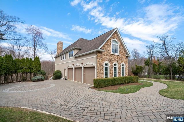 53 Kristin Place, Old Tappan, NJ 07675