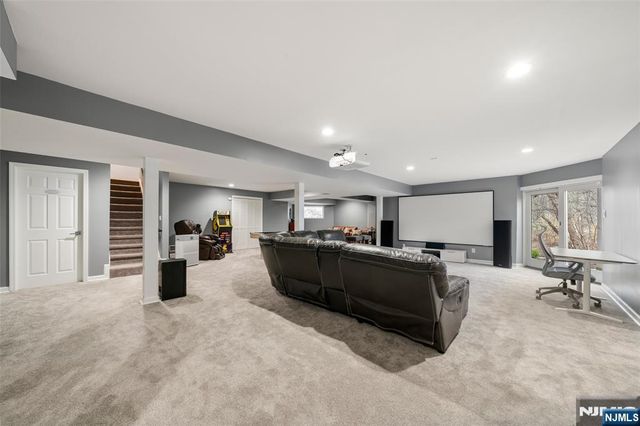 53 Kristin Place, Old Tappan, NJ 07675