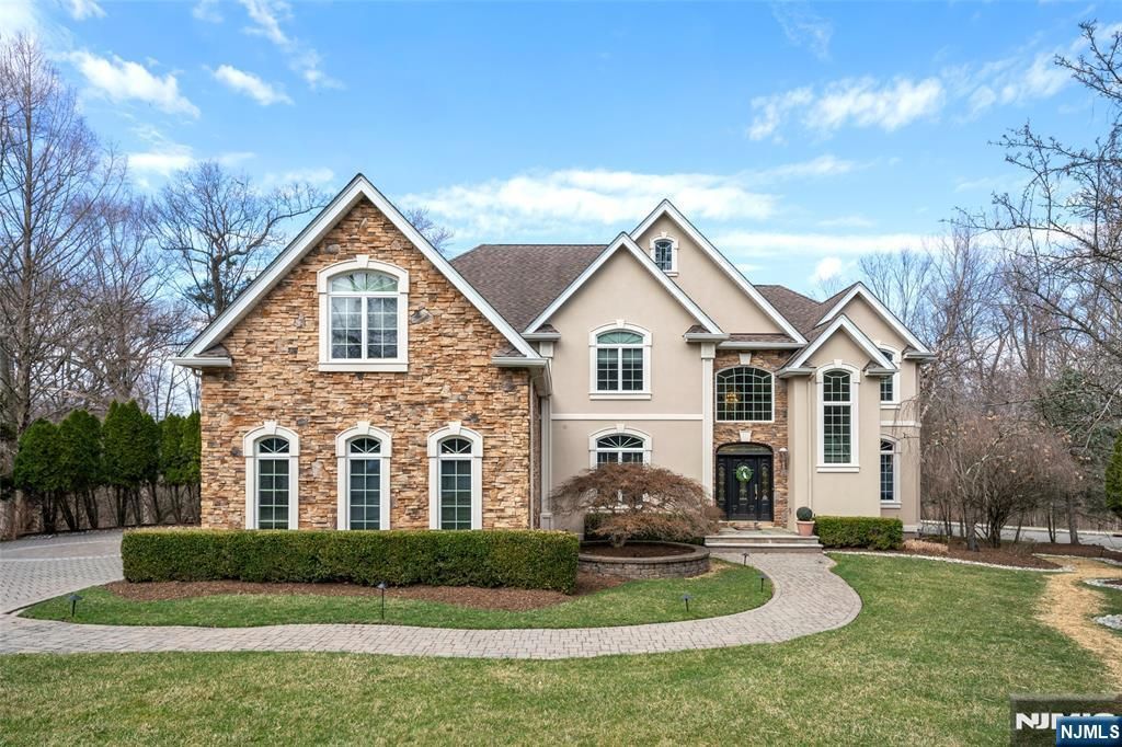 53 Kristin Place, Old Tappan, NJ 07675