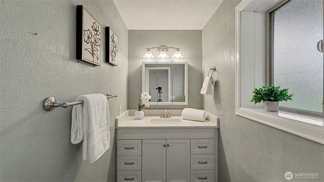 17621 157th Avenue SE, Renton, WA 98058