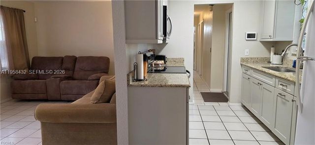 5036 E Tradewinds Cir, La Belle, FL 33935