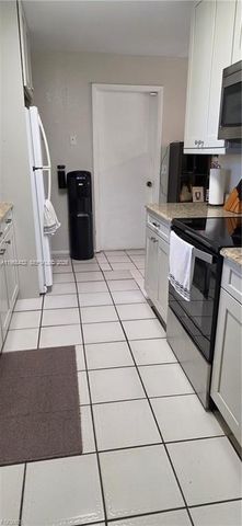 5036 E Tradewinds Cir, La Belle, FL 33935