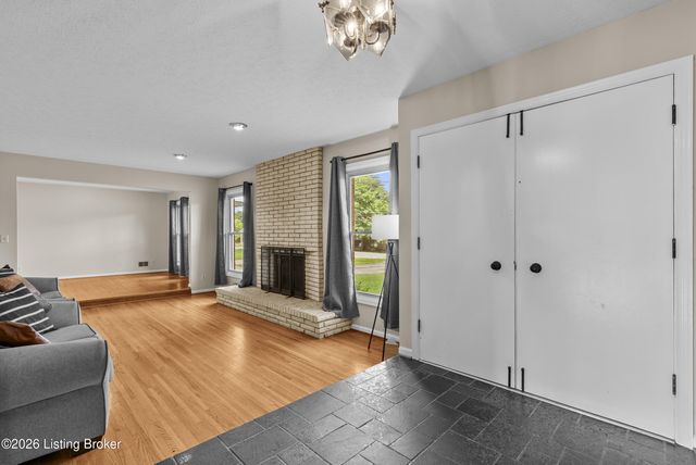 5003 S Watterson Trail, Louisville, KY 40291