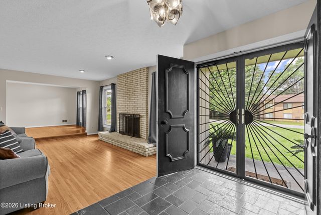 5003 S Watterson Trail, Louisville, KY 40291