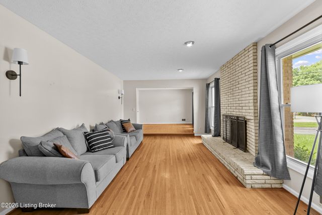 5003 S Watterson Trail, Louisville, KY 40291