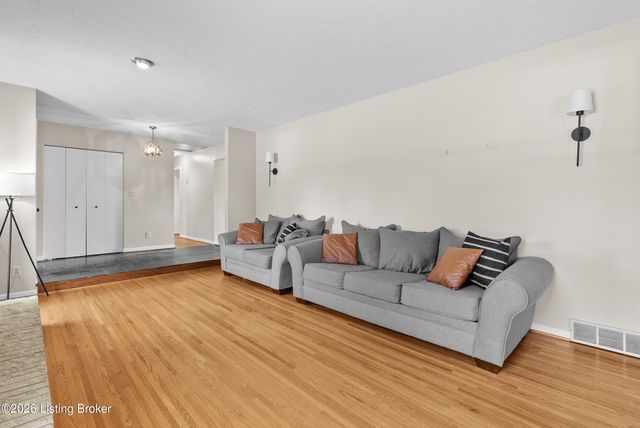 5003 S Watterson Trail, Louisville, KY 40291