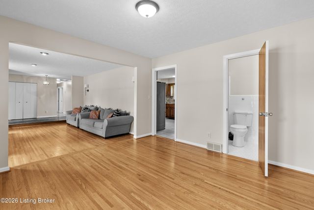 5003 S Watterson Trail, Louisville, KY 40291
