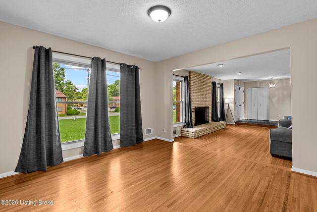 5003 S Watterson Trail, Louisville, KY 40291