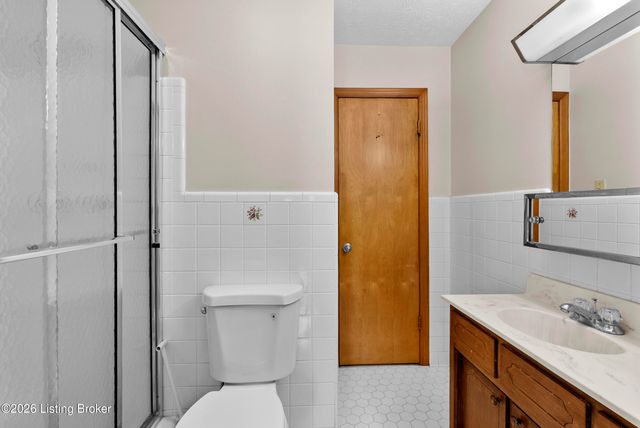 5003 S Watterson Trail, Louisville, KY 40291