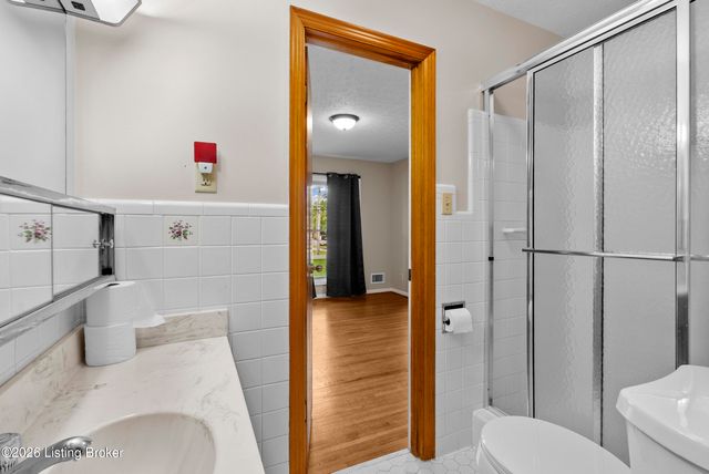 5003 S Watterson Trail, Louisville, KY 40291